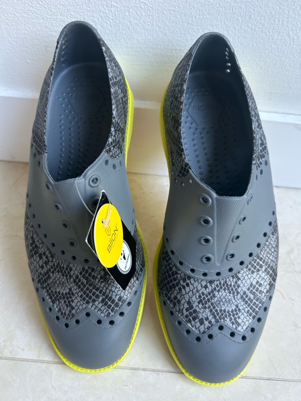 Biion Footwear Spikeless Oxford Golf Shoes. Women’s size 6. New with tags!